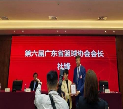 詹姆斯赛后,左肘冰敷,期待明日好,南宫28NG娱乐,南宫28NG娱乐官网,南宫28NG娱乐官网玩家首选